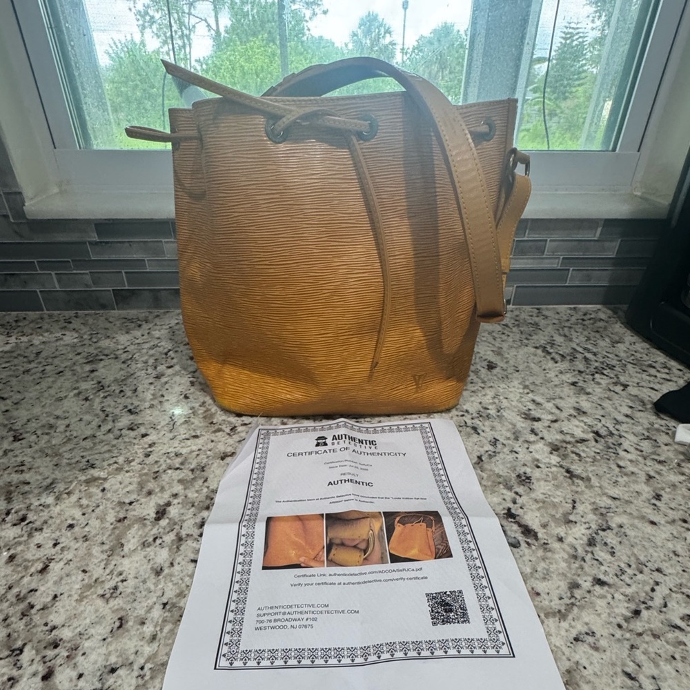 Louis Vuitton Epi Noe with COA - Picture 8 of 16